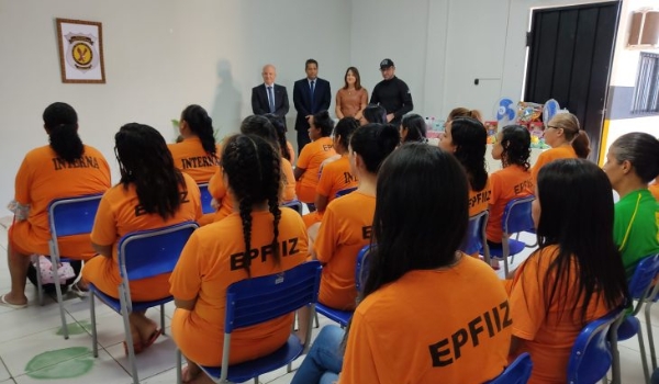Presídio feminino recebe doação da Receita Federal para ações de assistência e ressocialização