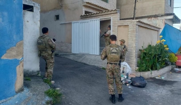 Operação da PF mira empresa de internet que se associou a traficantes no Rio