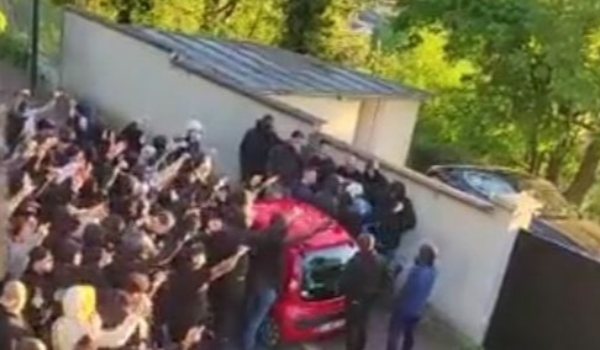 Paris Saint-Germain condena protestos dos torcedores contra Neymar e Messi