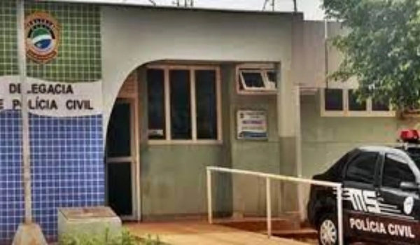 Homem é ferido a golpes de facão na cabeça por dupla que é presa em MS