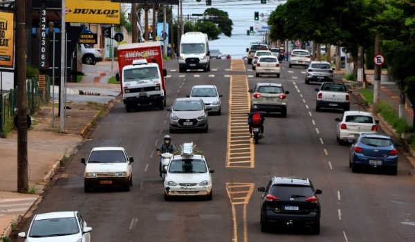 Veículos com placa final 3 têm até o fim de maio para serem licenciados no Detran