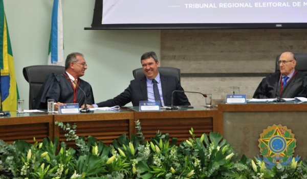 Governador e vice prestigiam posse da nova administração do Tribunal Regional Eleitoral