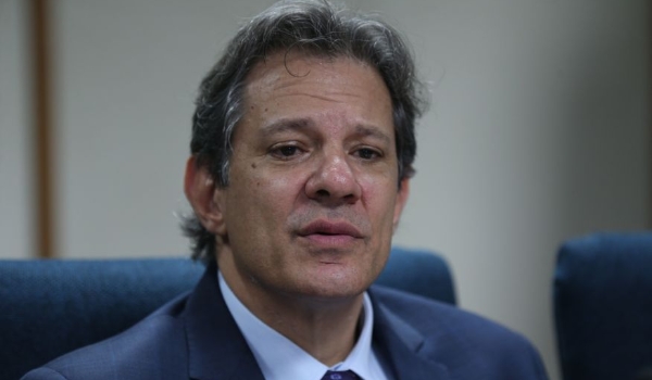 Faixa de isenção do Imposto de Renda pode chegar a R$ 4 mil em 2025, diz Haddad