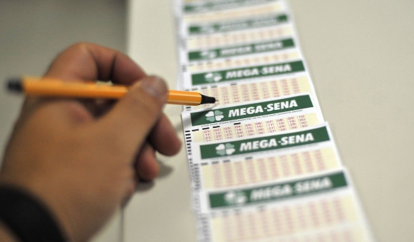 Mega-Sena pode pagar prêmio de R$ 7 milhões neste sábado