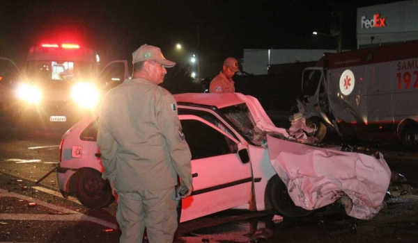 Colisão entre ambulância e carro mata motorista na saída para Cuiabá