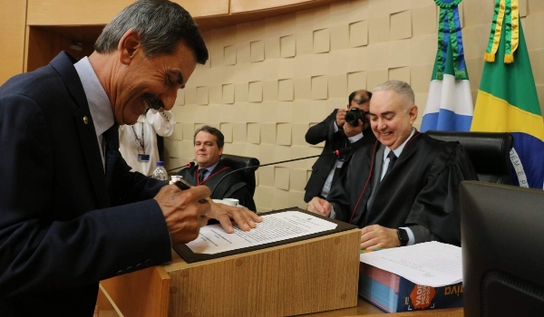 Novo desembargador escolhido pelo TJ é juiz há 34 anos