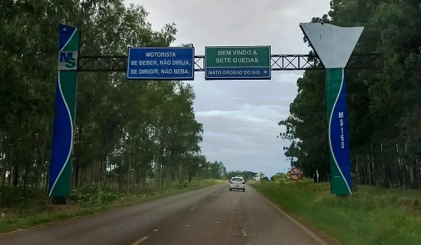 Idosa é ferida a tiro ao se jogar na frente do filho para defendê-lo