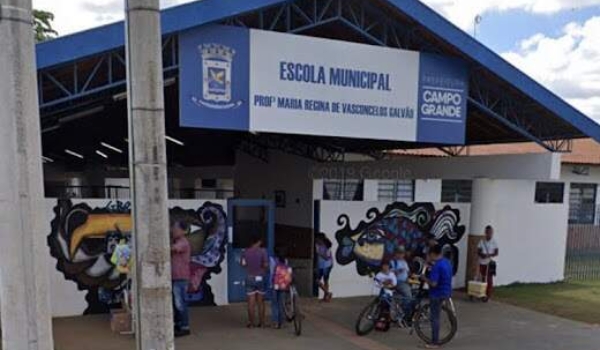 Professor tranca crianças em sala e agride aluno, denuncia mãe