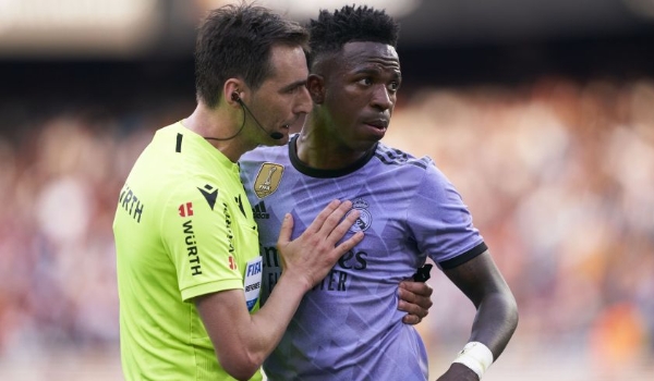 Real Madrid irá homenagear Vini Jr. no Santiago Bernabéu, diz jornal