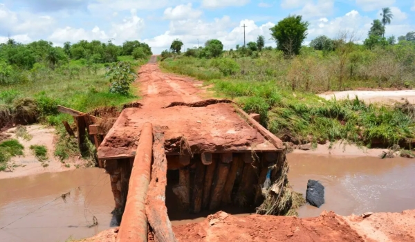 Após cair em córrego, rapaz é encontrado morto afogado