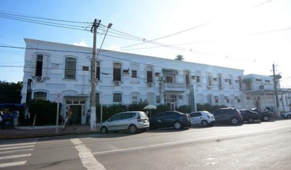  Marido mata mulher e é socorrido após atirar no próprio ouvido