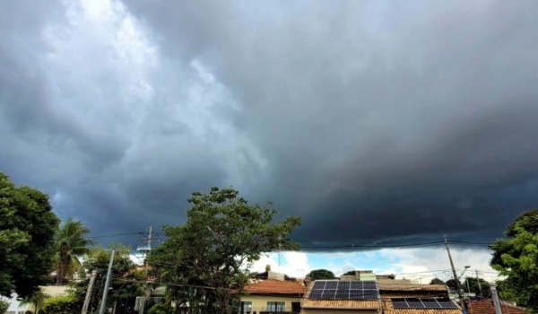 Segunda-feira chega com previsão de chuva e tempestades com raios e rajadas de vento em MS