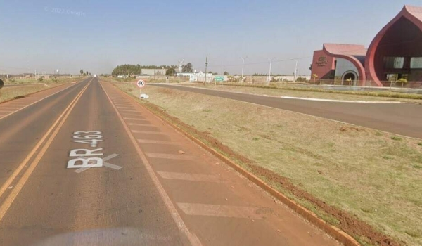 Após atropelar e matar adolescente, carro cai de ribanceira na BR-463