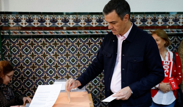 Premiê espanhol dissolve parlamento e convoca novas eleições 