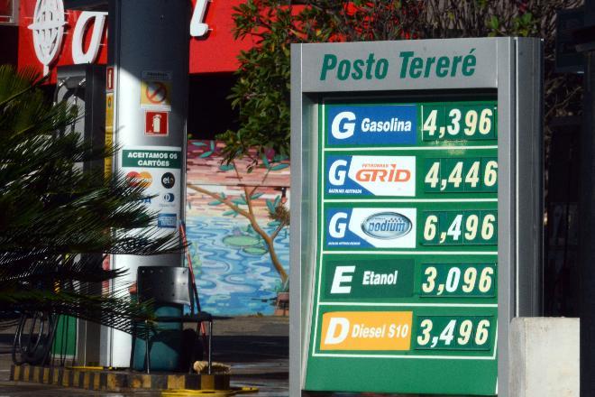 Gasolina aumenta R$ 0,35 em um mês na Capital