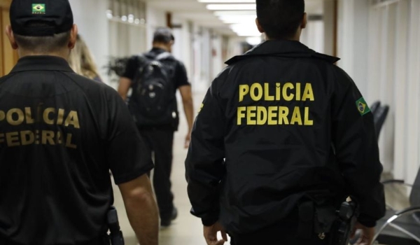 PF faz operação contra fraudes em licitações de equipamentos de robótica em Alagoas