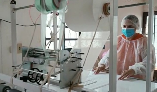 Produção de absorventes beneficia alunas da rede pública e reeducandas em Rio Brilhante