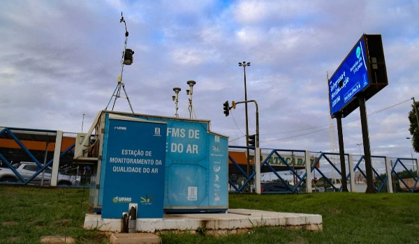  - Estação de Monitoramento da Qualidade do Ar, próximo à Costa e Silva, na UFMS (Foto: Alex Machado)