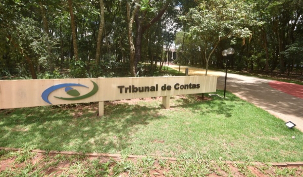Conselheiros do TCE-MS vão ficar afastados por mais 1 ano