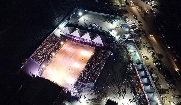 Murtinheses lotam arena do rodeio e nesta segunda tem Munhoz e Mariano