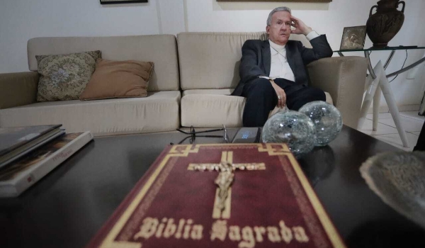 Antes da batina, arcebispo era cientista e construía foguetes