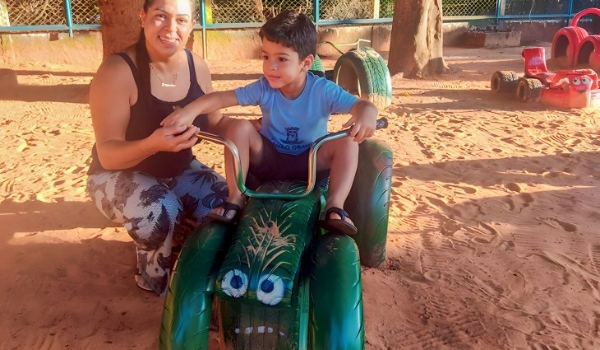 Projeto da Agepen que transforma pneus em parques beneficia escola infantil de Anhanduí