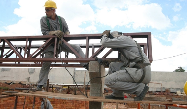 Indústria de MS gerou 1,5 mil novos postos de trabalho em abril e 7,3 mil no acumulado do ano