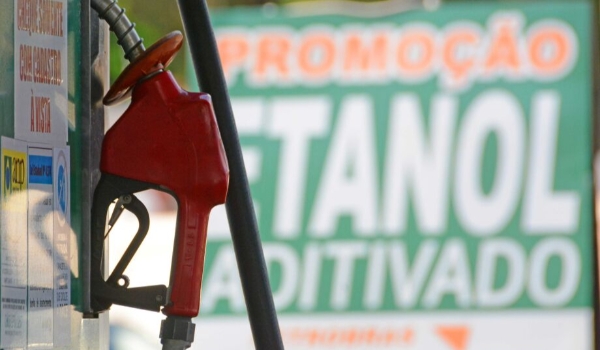 Com alta de R$ 0,27 na gasolina, etanol volta a compensar na Capital