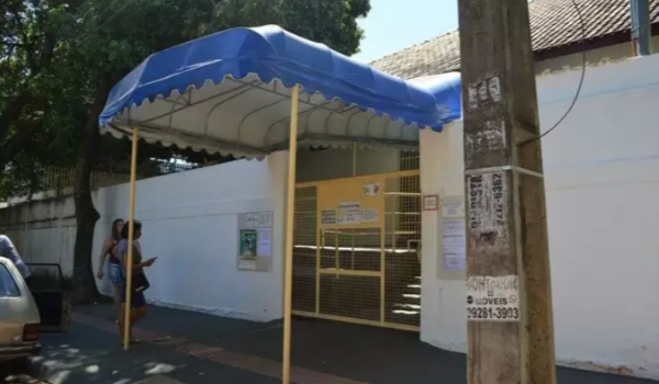 Mãe se revolta com expulsão do filho de escola por exigir atenção diferenciada