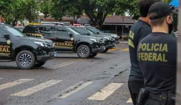 Líder de esquema que fraudava documentos para financiar veículos é alvo da PF