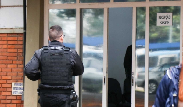 Preso em operação do Gaeco com arma diz que revólver era do pai e tem 100 anos