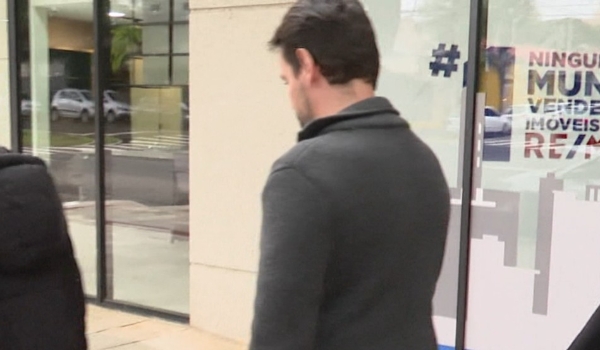 Ginecologista é preso suspeito de abusar sexualmente de pacientes em Maringá; médico hipnotizou vítima, diz delegado