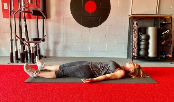 Só 10 minutos: veja como praticar o relaxamento muscular progressivo e aliviar a tensão