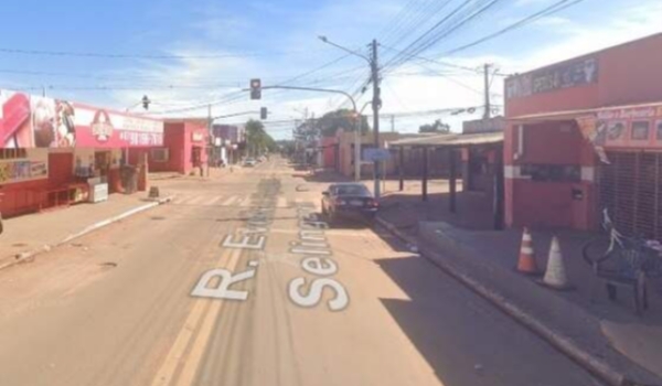 Briga em feira termina com dois esfaqueados e um em estado grave