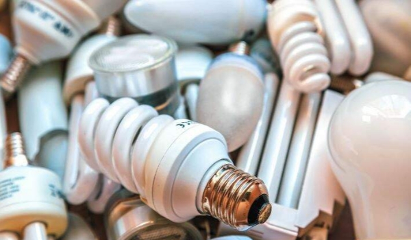 Brasil quer eliminar do mercado lâmpadas fluorescentes com mercúrio até 2025