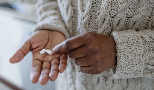 Aspirina em baixa dose pode aumentar risco de anemia em idosos, diz estudo