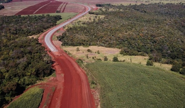Pavimentação de rodovia que leva à Furnas do Dionísio tem 78% dos trabalhos concluídos