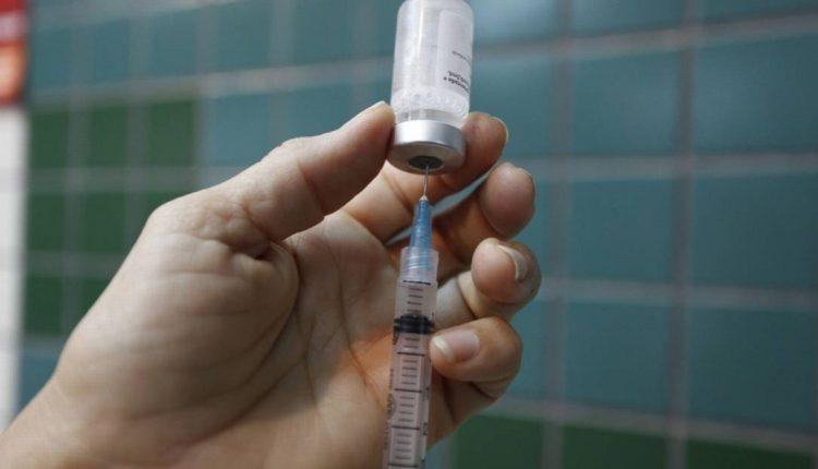 Produção da vacina de Oxford no Brasil custará R$ 1,8 bi por acordo e estrutura