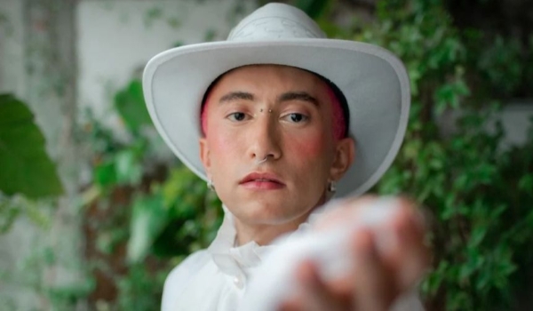 Queernejo: conheça o estilo de sertanejo que foge da heteronormatividade