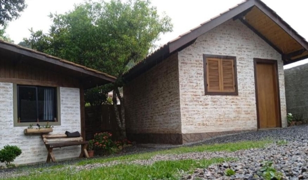 Prefeitura interdita chalé em Monte Verde (MG) onde casal de turistas foi encontrado morto