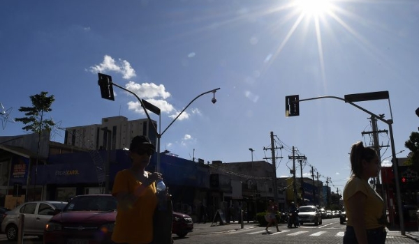 Massa de ar quente causa tempo seco em MS neste sábado