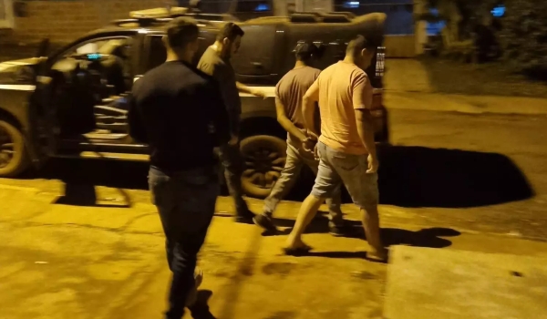 Homem é acusado de estuprar filhas gêmeas de 14 anos e engravidar outra de 17