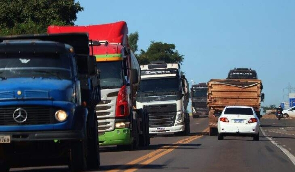 Motorista que for pego sem exame toxicológico terá multa mínima de R$ 1,4 mil