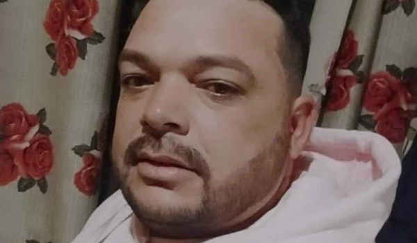 Condutor invade pista contrária e morre em colisão frontal com caminhão