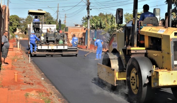 Governo leva asfalto para Moreninha IV e muda a realidade dos moradores que sofriam com barro e poeira