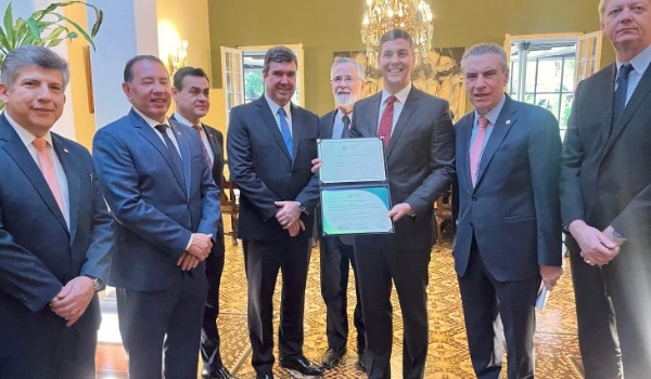 Com foco na rota bioceânica, governador discute parcerias econômicas com presidente eleito do Paraguai