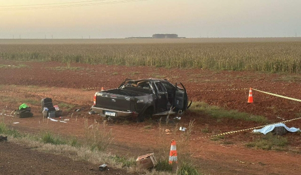 Caminhonete capota e duas pessoas morrem na MS-306