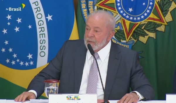Aprovação da reforma tributária é momento histórico, diz Lula