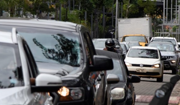 Julho é mês de vencimento do licenciamento de veículos com placa 6