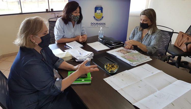 Prefeita recebe projeto de duplicação da “Rua da morte” em Dourados